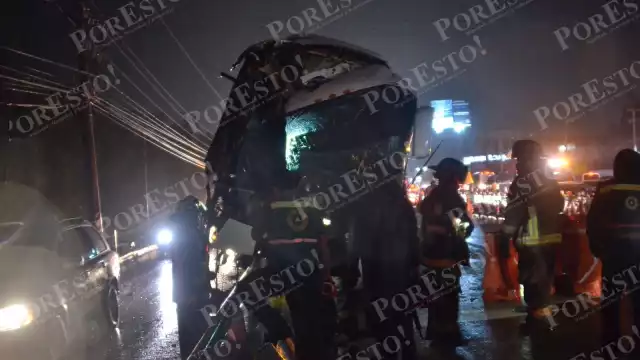 Un total de 25 pasajeros tuvieron que recibir atención de los paramédicos tras el impacto en Bonfil