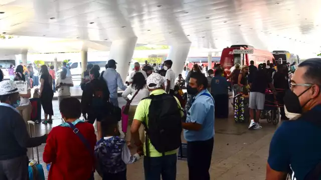 El aeropuerto de Cancún presentó atrasos en seis vuelos debido al mal clima en Estados Unidos, además de tres cancelaciones