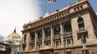 Banco de México sube la tasa de interés en 50 puntos hasta un 10,5 % récord