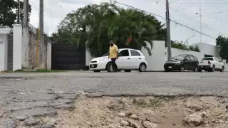 La regidora del Partido Revolucionario Institucional que en algunas de las calles nuevas que está haciendo el municipio se pueden observar hoyancos