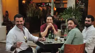 El motivo de su viaje fue principalmente por negocios, pero lo complementa con el placer, ya que trajo a toda su familia