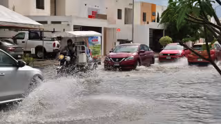 Por la intensa lluvia que ha caído en los últimos dos días en la capital yucateca,  se han reportado algunas anegaciones
