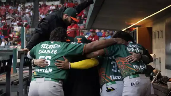 El primero se lo llevaron los pingos en extrainnings, en 11 episodios por marcador de 11x10 El primero se lo llevaron los pingos en extrainnings, en 11 episodios por marcador de 11x10