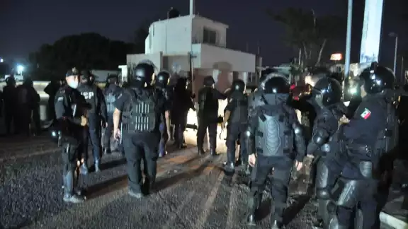 Liberan muelle fiscal de Progreso tras horas de bloqueo y violencia contra fuerzas del orden Liberan muelle fiscal de Progreso tras horas de bloqueo y violencia contra fuerzas del orden