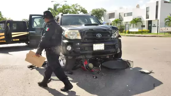 La afectada presentó lesiones en todo el costado derecho por el impacto de la camioneta, más los golpes que sufrió al caer al pavimento
