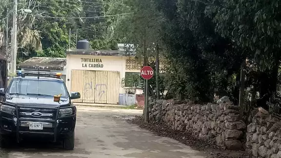 Policías acordonaron el área para proceder con el levantamiento del cuerpo Policías acordonaron el área para proceder con el levantamiento del cuerpo