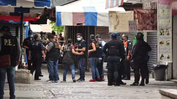 Al lugar acudieron agentes municipales y estatales, por lo que se registró un importante operativo