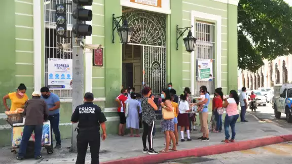 Maestros esperan instrucciones de la Secretaría de Educación en Yucatán Maestros esperan instrucciones de la Secretaría de Educación en Yucatán