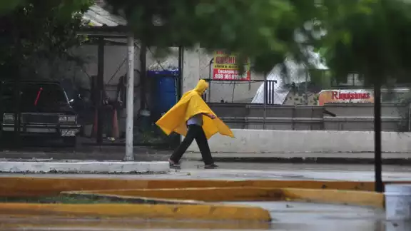 Se recomienda tomar precauciones por las fuertes lluvias