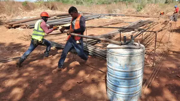 Actualmente, en el Tramo 3 de la construcción participan alrededor de unos 800 trabajadores; la cifra podría ampliarse al dividirse en siete frentes de acción