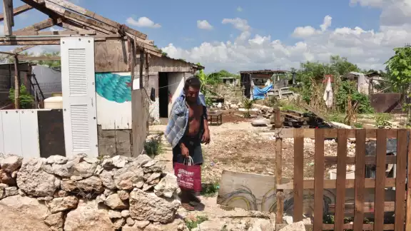 Muchas familias se quedaron sin empleo durante el primer año de la pandemia, lo que impactó fuertemente su fuente de ingreso Muchas familias se quedaron sin empleo durante el primer año de la pandemia, lo que impactó fuertemente su fuente de ingreso