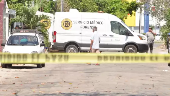 Un vecino alertó a las autoridades al ver a uno resiente tirado en la puerta de su vivienda