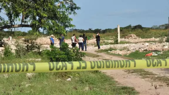 Al lugar acudieron los agentes de la Policía Estatal de Investigación y el personal de Criminalística y Servicios Periciales, Al lugar acudieron los agentes de la Policía Estatal de Investigación y el personal de Criminalística y Servicios Periciales,