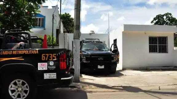 Autoridades policiacas aseguraron un local donde vendían diversos accesorios para mujer, y colocaron sellos en las entradas Autoridades policiacas aseguraron un local donde vendían diversos accesorios para mujer, y colocaron sellos en las entradas