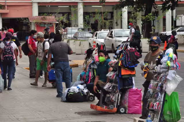 Sólo tienen permiso de trabajar y ofrecer sus productos las personas que cuentan con un puesto en algún mercado