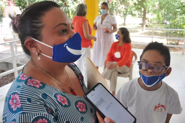 La progenitora contó que sus hijos comenzaron a tomar terapia en el Centro de Rehabilitación “Construyendo Sonrisas”, al cual llevan ya seis meses asistiendo