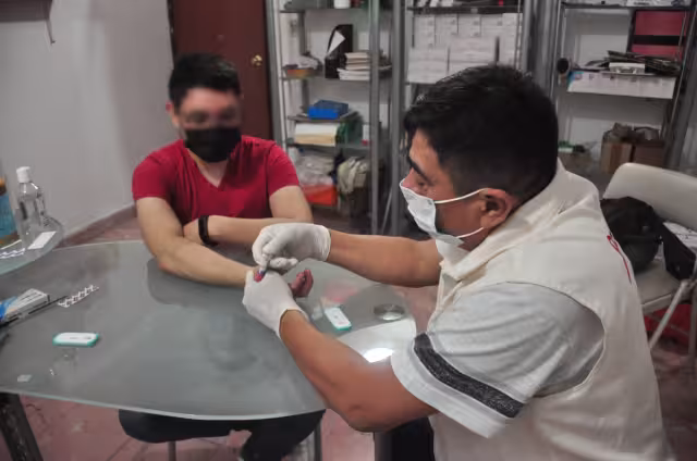 Debido a las creencias como “el condón NO sirve de nada” y la falta de información para distinguir las ETS, es que la población de 15 a 25 años es más afectada