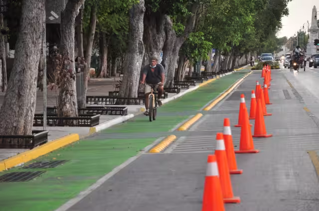 El experto compartió que se trabajó sobre lo que había. Lo que se hizo fue señalizar, hicieron algunas adecuaciones de banquetas y de guarniciones.