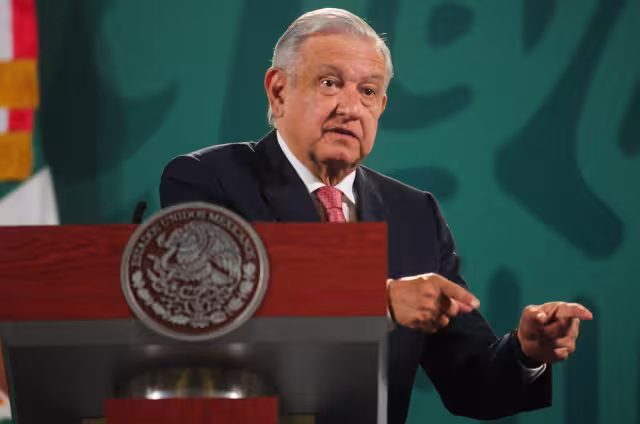 Andrés Manuel López Obrador indicó que si hay traición a la patria por los legisladores para impedir que el lito sea de la nación, se negarán las solicitudes de concesiones para explotar este recurso