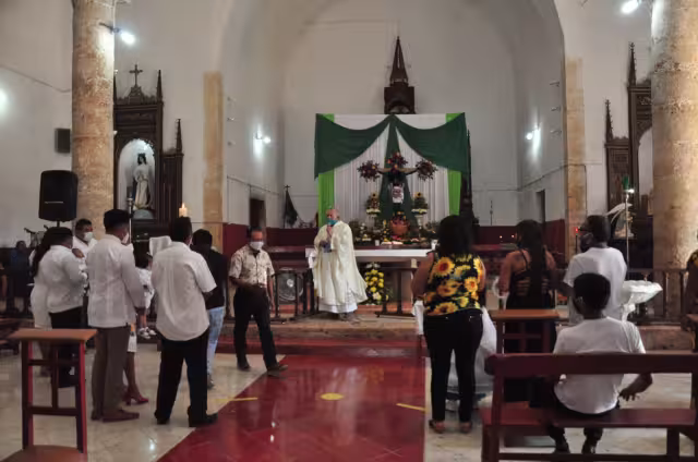 En el 2010 los católicos representaban el 79.5 por ciento de la población total. En el 2020 la cifra disminuyó al 74.3%