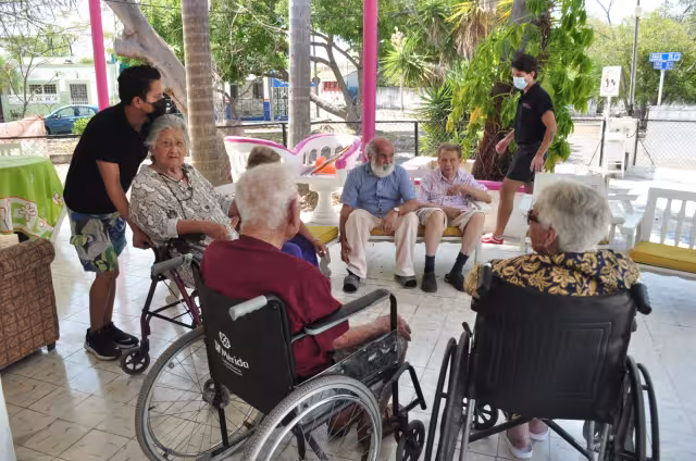 Aunque no tienen una cifra exacta de cuántos beneficiarios recibirán la vacuna AstraZeneca, esperan anunciarla el domingo