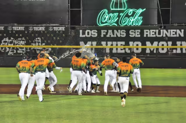 La estrategia de Francisco Campos era enfrentar al receptor Sebastián Valle