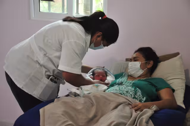 Asegura que sus abuelas le transmitieron el conocimiento de su oficio, por eso cuando se capacitó con la Secretaría de Salud, muchas cosas ya las conocía