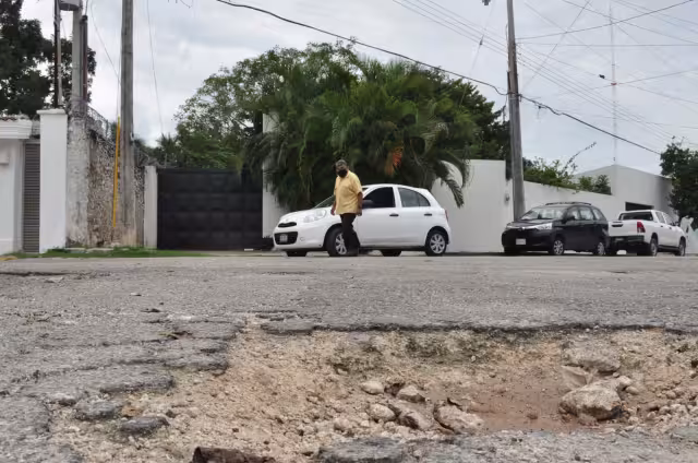 La regidora del Partido Revolucionario Institucional que en algunas de las calles nuevas que está haciendo el municipio se pueden observar hoyancos