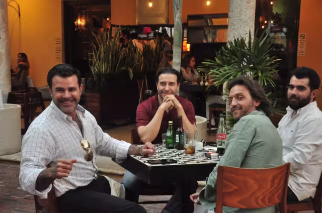 El motivo de su viaje fue principalmente por negocios, pero lo complementa con el placer, ya que trajo a toda su familia