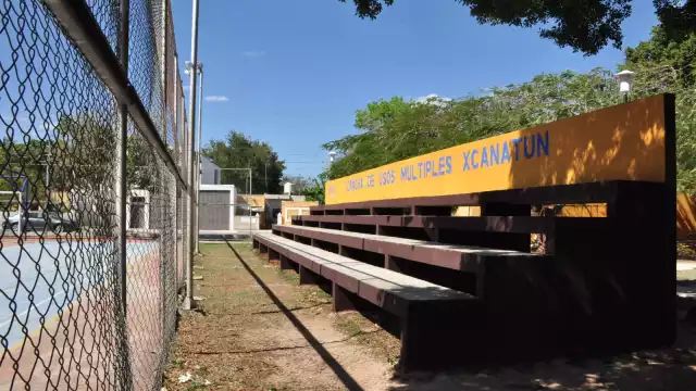 Los habitantes de esta comunidad están en contra de ese plan porque el espacio deportivo se vería tremendamente reducido