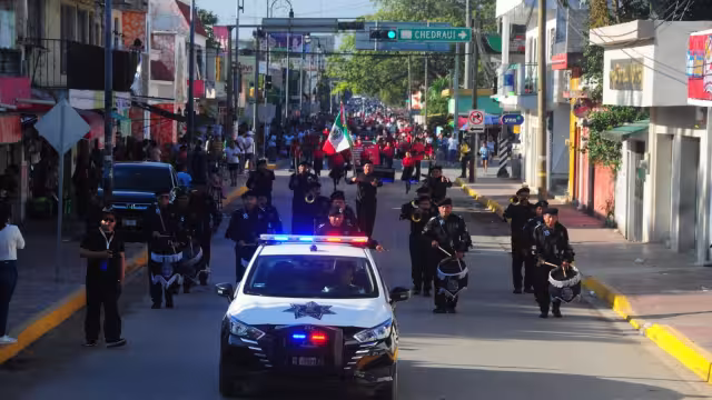 Se registró buena asistencia de personas en el desfile