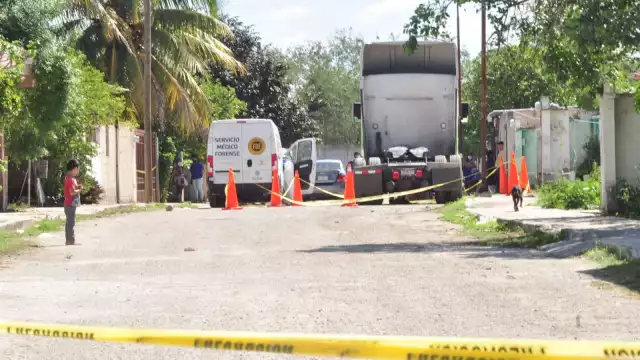 Elementos de la Semefo asistieron al predio en Kanasín para el levantamiento del cuerpo