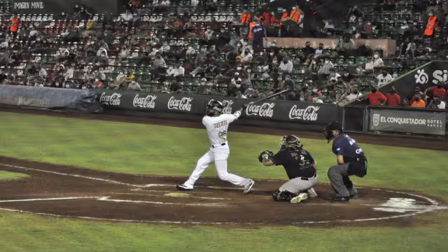 Ambas escuadras se enfrascaron en un duelazo de pitcheo ayer viernes en que mantuvo al filo de sus butacas a los aficionados