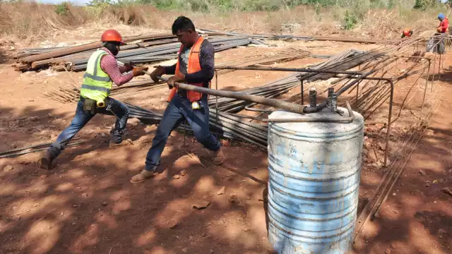 Actualmente, en el Tramo 3 de la construcción participan alrededor de unos 800 trabajadores; la cifra podría ampliarse al dividirse en siete frentes de acción