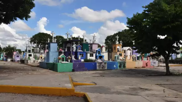 Después de las conmemoraciones a los fieles difuntos los cementerios volverán a estar cerrados Foto: Víctor Gijón