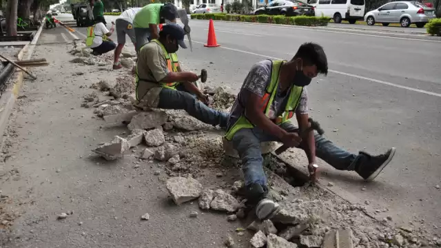 Entre risas los albañiles reconocieron que los responsables del proyecto, erraron medidas