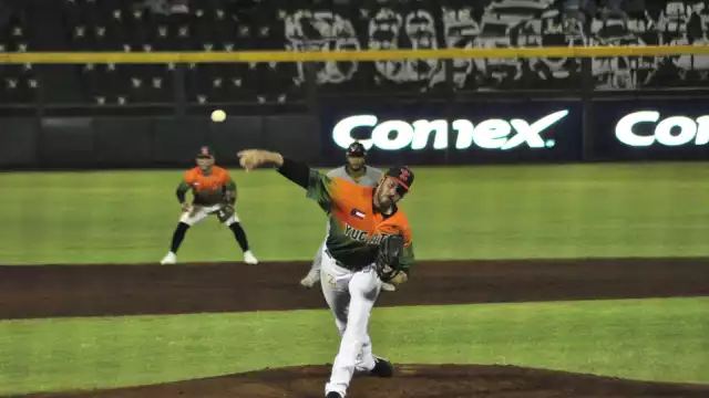 Ni la sólida apertura de Logan Ondrusek fue suficiente para evitar que los melenudos sigan en caída libre