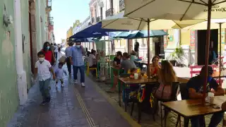 La mayoría de los restaurantes establecidos actualmente son microempresas, las cuales generan 55.9 pesos de cada 100 pesos; fueron afectadas por la crisis sanitaria