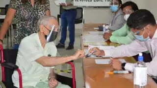 El 6 de junio los funcionarios de casilla no tendrán contacto con las identificaciones de los votantes