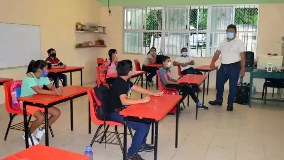 Las escuelas que están funcionando son 904 en lugares de menos de mil habitantes y 52 que están con más de mil habitantes