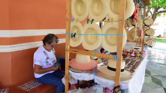 Artesanos tendrán puestos en las estaciones del Tren Maya en Campeche Artesanos tendrán puestos en las estaciones del Tren Maya en Campeche