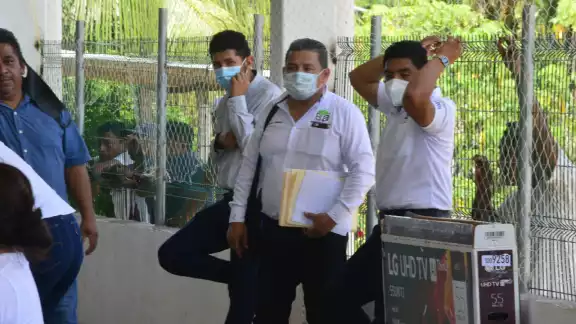 Los ejidatarios de Luna indicaron que fueron 11 millones 900 mil pesos que no les entregó Barrientos y Asociados Los ejidatarios de Luna indicaron que fueron 11 millones 900 mil pesos que no les entregó Barrientos y Asociados