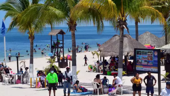 Hay gran afluencia en Playa Bonita en Campeche por el Verano Hay gran afluencia en Playa Bonita en Campeche por el Verano