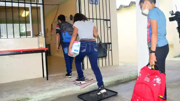 La Seduc pidió a los padres de familia mantener las medidas anticovid y realizar una prueba de detección a los alumnos