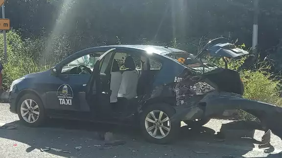 Mujer taxista de José María Morelos chocó y fue ingresada al hospital con lesiones graves Mujer taxista de José María Morelos chocó y fue ingresada al hospital con lesiones graves