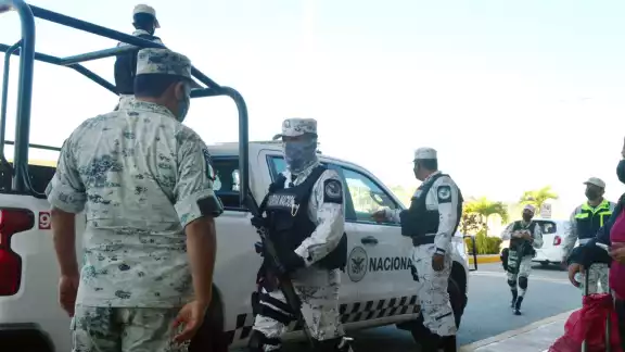 Elementos de la Guardia Nacional y del Ejército se distribuirán en las zonas de alto riesgo en la Entidad. Elementos de la Guardia Nacional y del Ejército se distribuirán en las zonas de alto riesgo en la Entidad.
