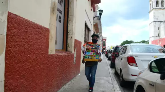 La edad de los niños que trabajan oscila entre los seis y 10 años La edad de los niños que trabajan oscila entre los seis y 10 años