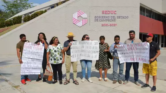 Convocaron a una manifestación, pero llegaron solo 10 maestros