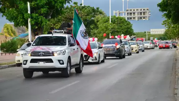 La caravana fue en apoyo a Claudia Sheinbaum por ser la candidata a la Presidencia La caravana fue en apoyo a Claudia Sheinbaum por ser la candidata a la Presidencia