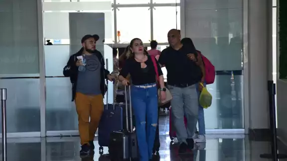 Pese a los festejos patrios, fue regular el traslado en los cuatro vuelos, con registro total de 329 asientos ocupados Pese a los festejos patrios, fue regular el traslado en los cuatro vuelos, con registro total de 329 asientos ocupados
